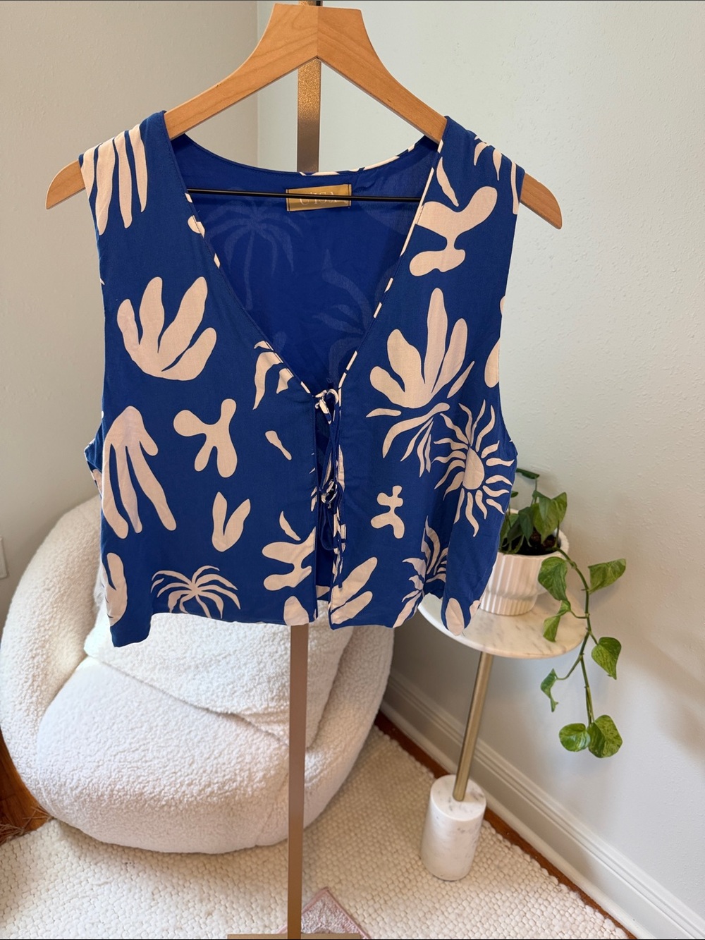 C’ISA NWOT Sleeveless Blue Floral Tie-Front Top